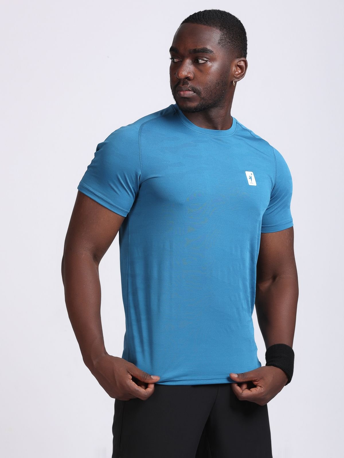 Right-side view of a man wearing a teal JaqMesh t-shirt of NDR SPORT brand.